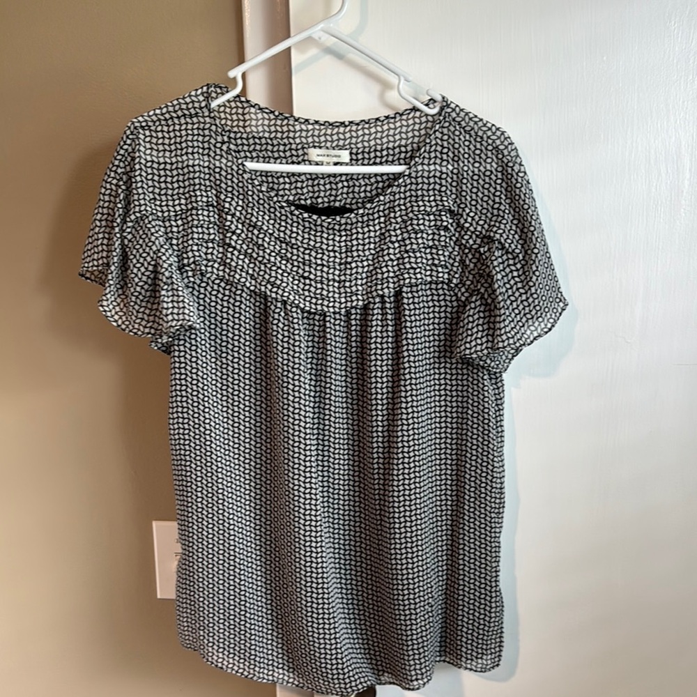 Max Studio Flutter Sleeve Lined Top – Size Medium